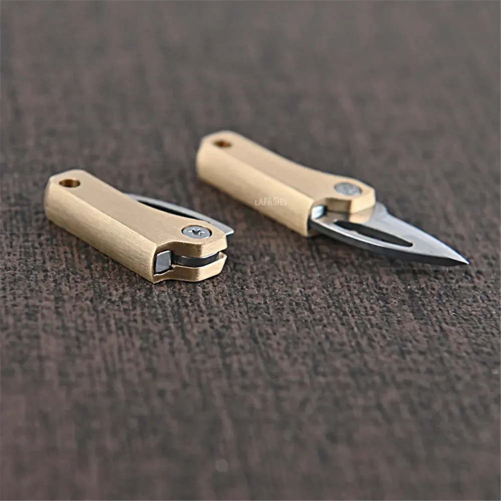 Camp Knife Multi - Cuchillo magnético de latón multifuncional, llavero